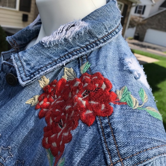 🌸🌈🍀 American Eagle distressed denim jacket - Picture 5 of 12